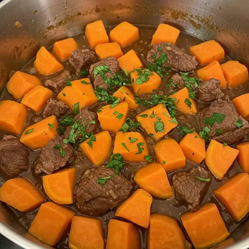 Foto deliciosa de Abóbora com Carne-Seca ao Requeijão pronta para servir - Pratos Brasileiros Icônicos