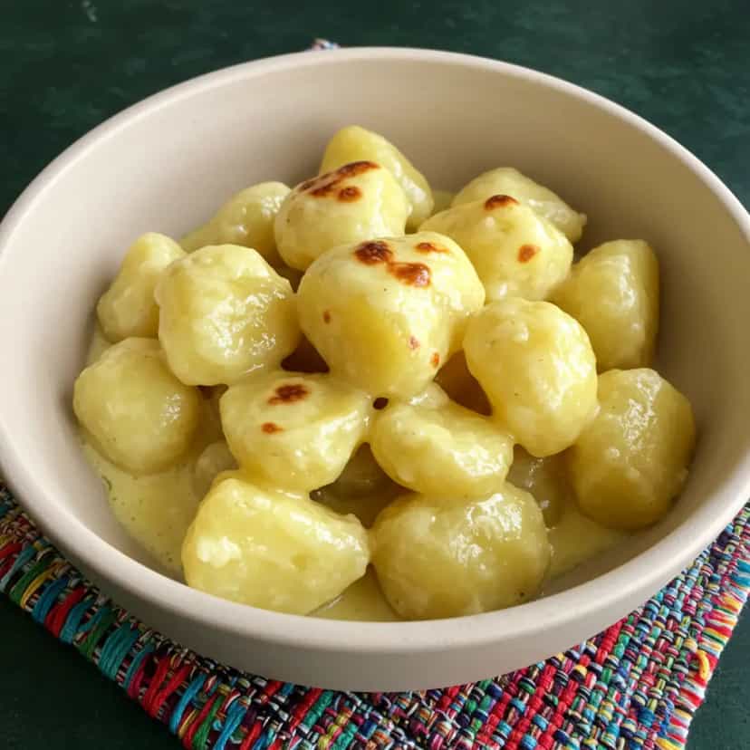 Foto deliciosa de Batata Gratinada Cremosa pronta para servir - Almoço & Jantar