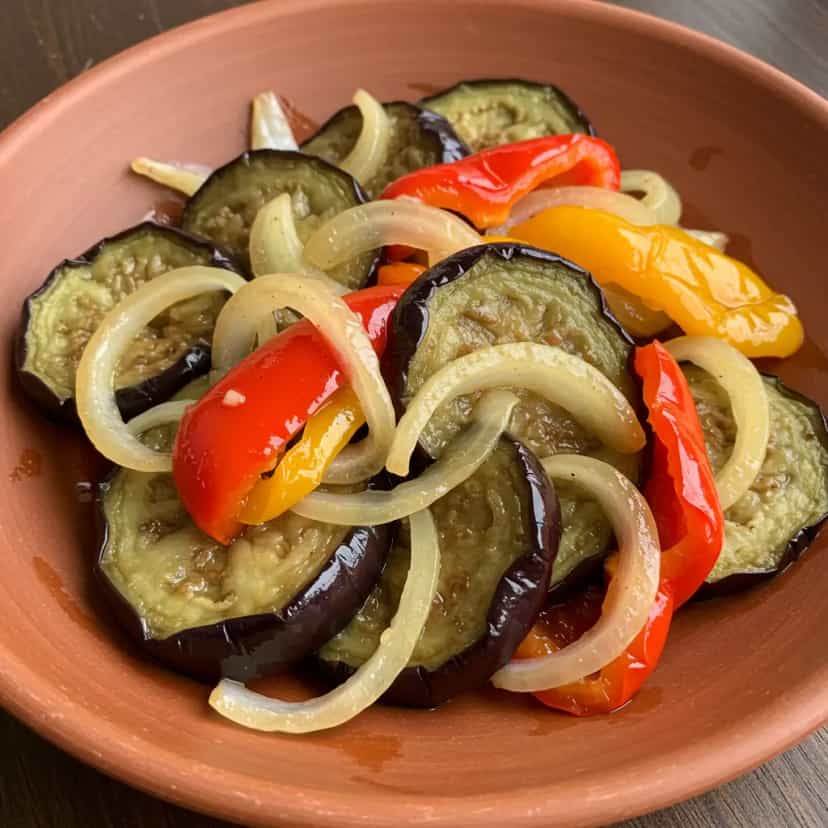 Foto deliciosa de Berinjela Caipira pronta para servir - Pratos Brasileiros Icônicos