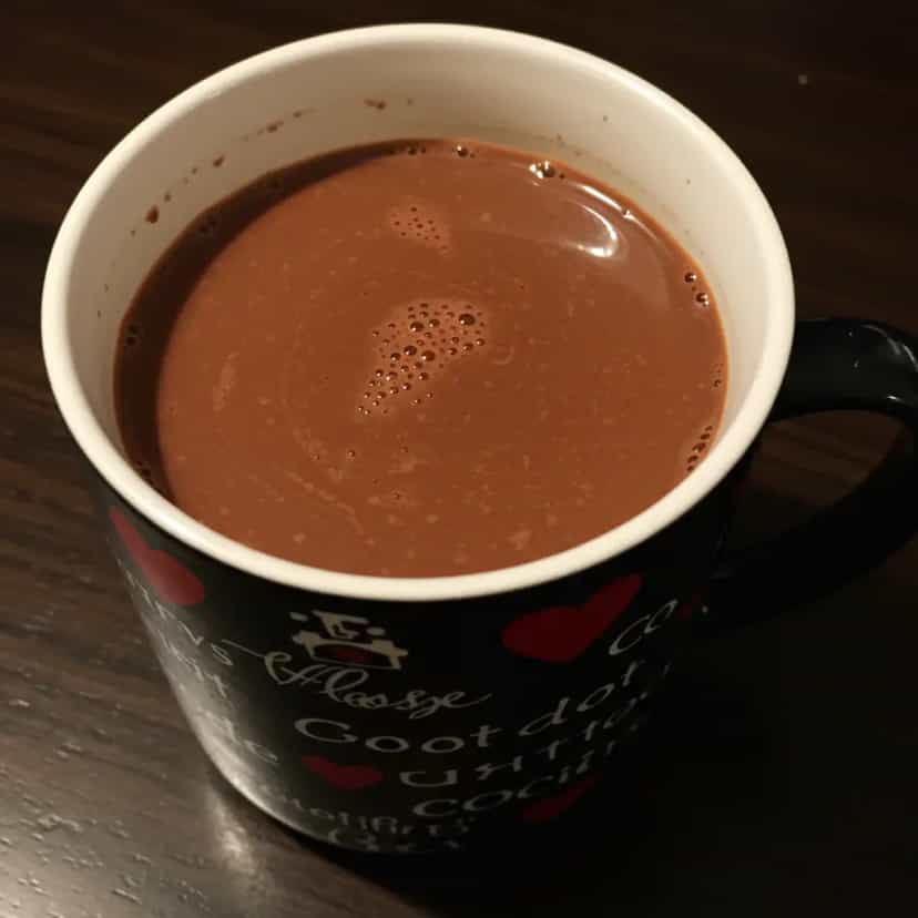 Foto deliciosa de Chocolate Quente Cremoso com Licor pronta para servir - Bebidas Quentes