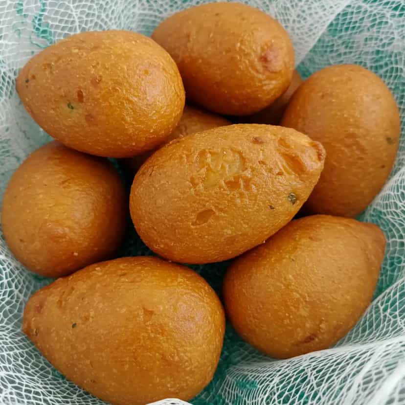 Foto deliciosa de Coxinhas Tradicionais pronta para servir - Salgadinhos