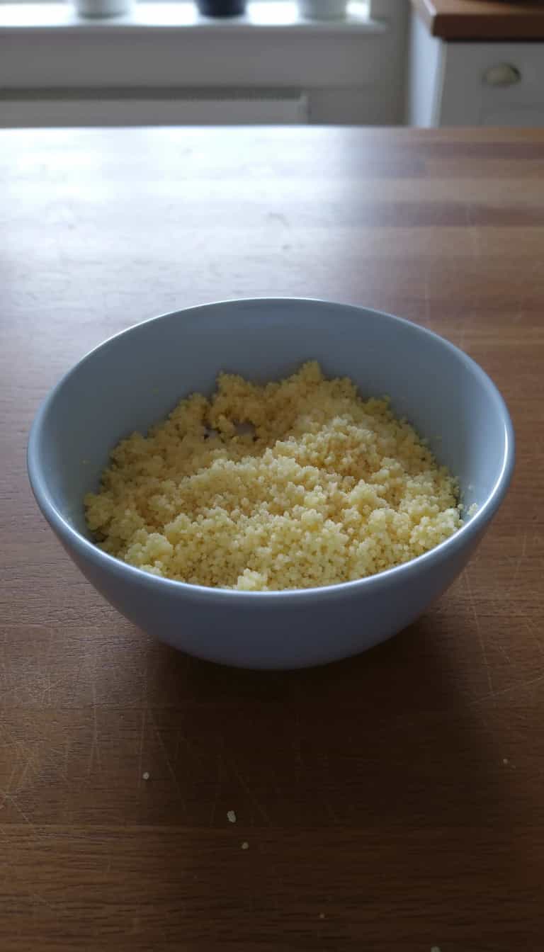 Foto deliciosa de Cuscuz de Milho Molhadinho pronta para servir - Tapioca & Cuscuz