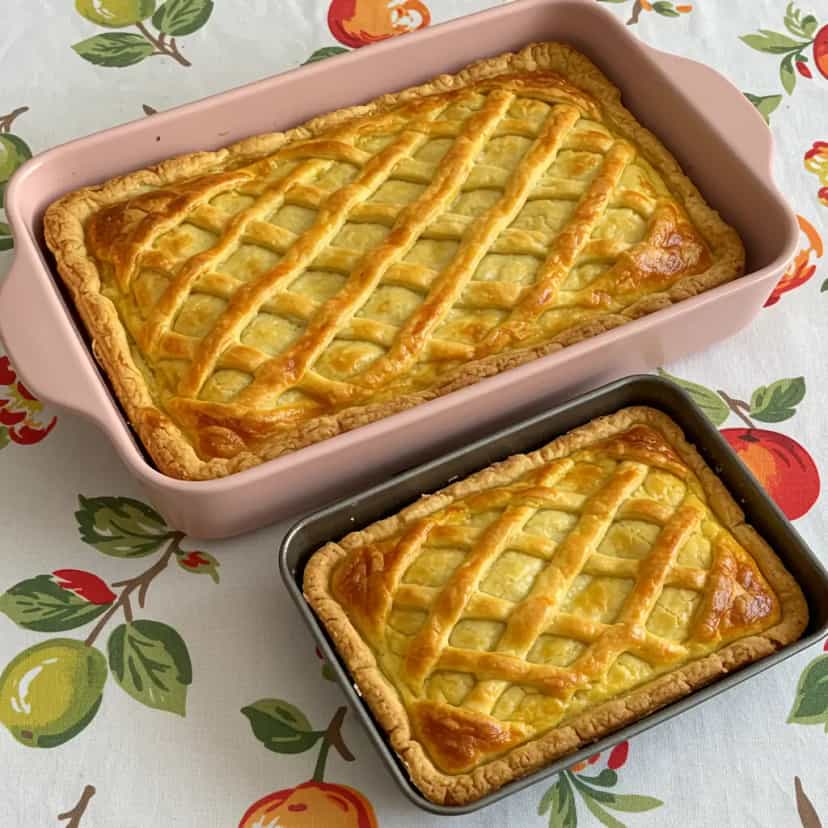 Foto deliciosa de Empadão de Frango Cremoso pronta para servir - Carnes & Frango