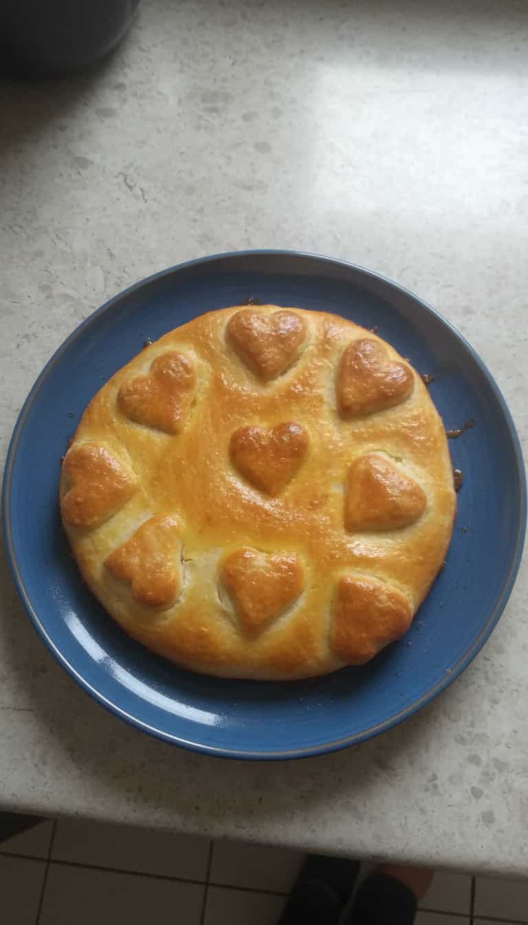Foto deliciosa de Massa Podre com Banha para Empadas pronta para servir - Snacks Assados