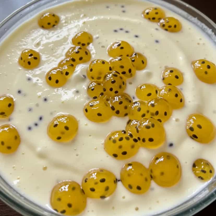 Foto deliciosa de Mousse de Maracujá Cremosa pronta para servir - Pudins & Cremes