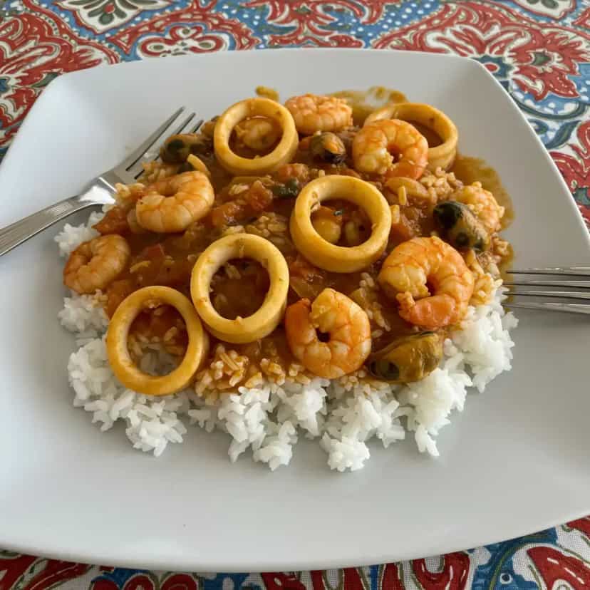 Foto deliciosa de Paella Simples de Frutos do Mar pronta para servir - Peixes & Frutos do Mar