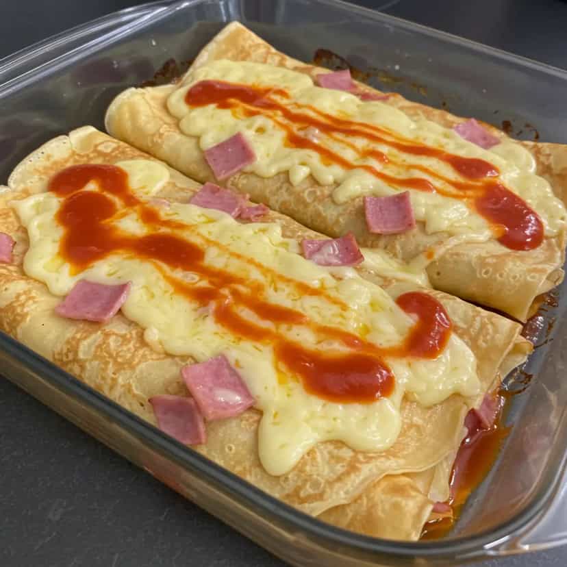 Foto deliciosa de Panquecas Rolês de Carne Moída pronta para servir - Carnes & Frango