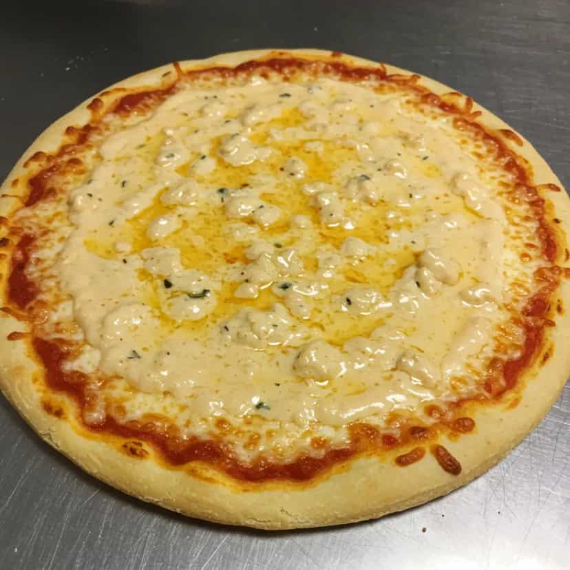 Foto deliciosa de Pizza de Estrogonofe de Frango pronta para servir - Pizzas & Salgados