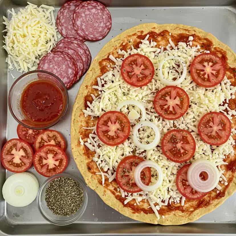 Foto deliciosa de Pizza low carb couve-flor da Elena pronta para servir - Low Carb