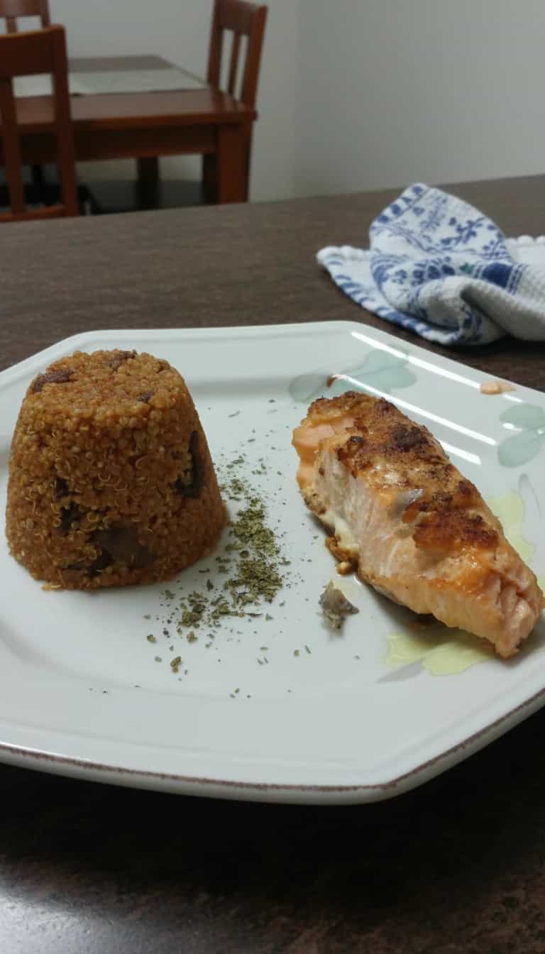 Foto deliciosa de Quinoa ao Molho de Funghi pronta para servir - Bowls & Noodles