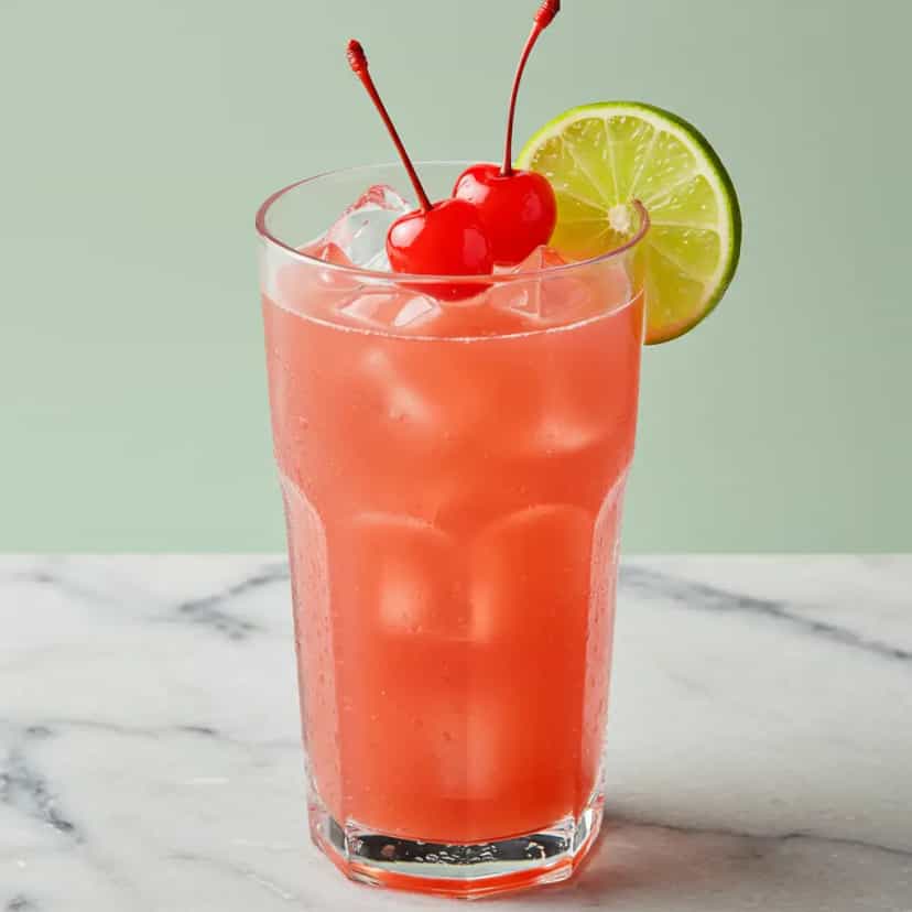 Foto deliciosa de Refrescante Limonada de Cerejas pronta para servir - Sucos & Smoothies