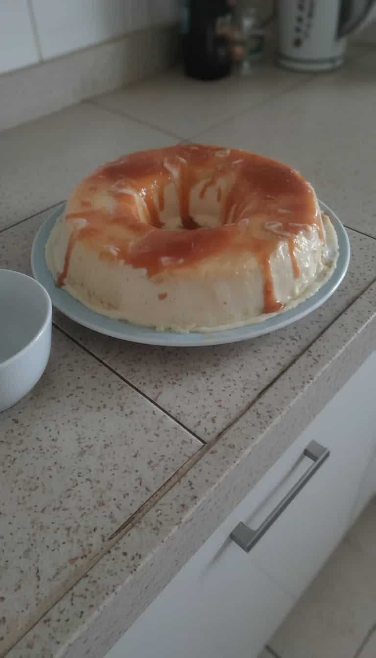 Foto deliciosa de Sorvete Cremoso de Coco com Goiabada pronta para servir - Doces Gelados & Sorvetes