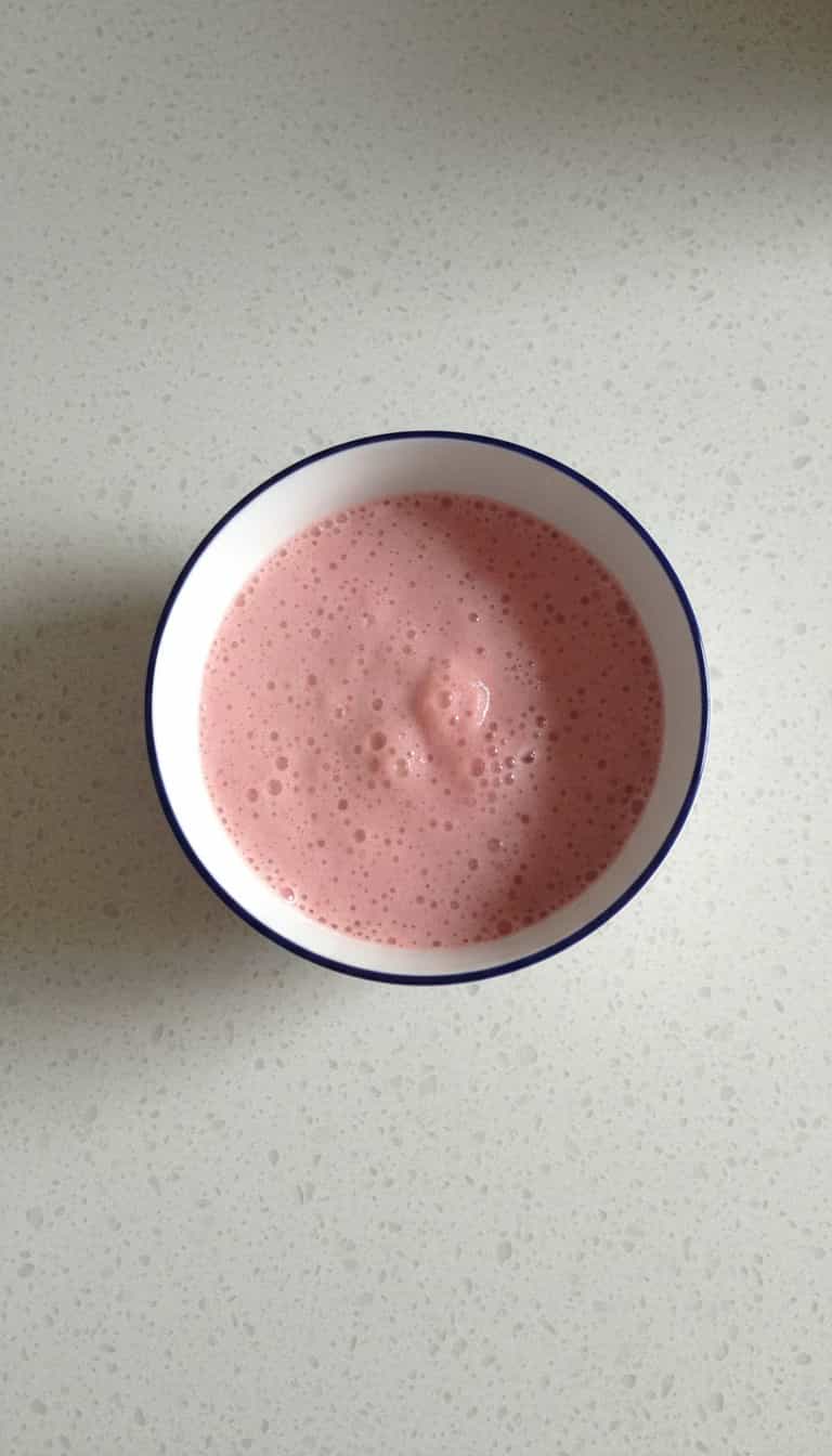 Foto deliciosa de Sorvete Cremoso de Morango pronta para servir - Doces Gelados & Sorvetes