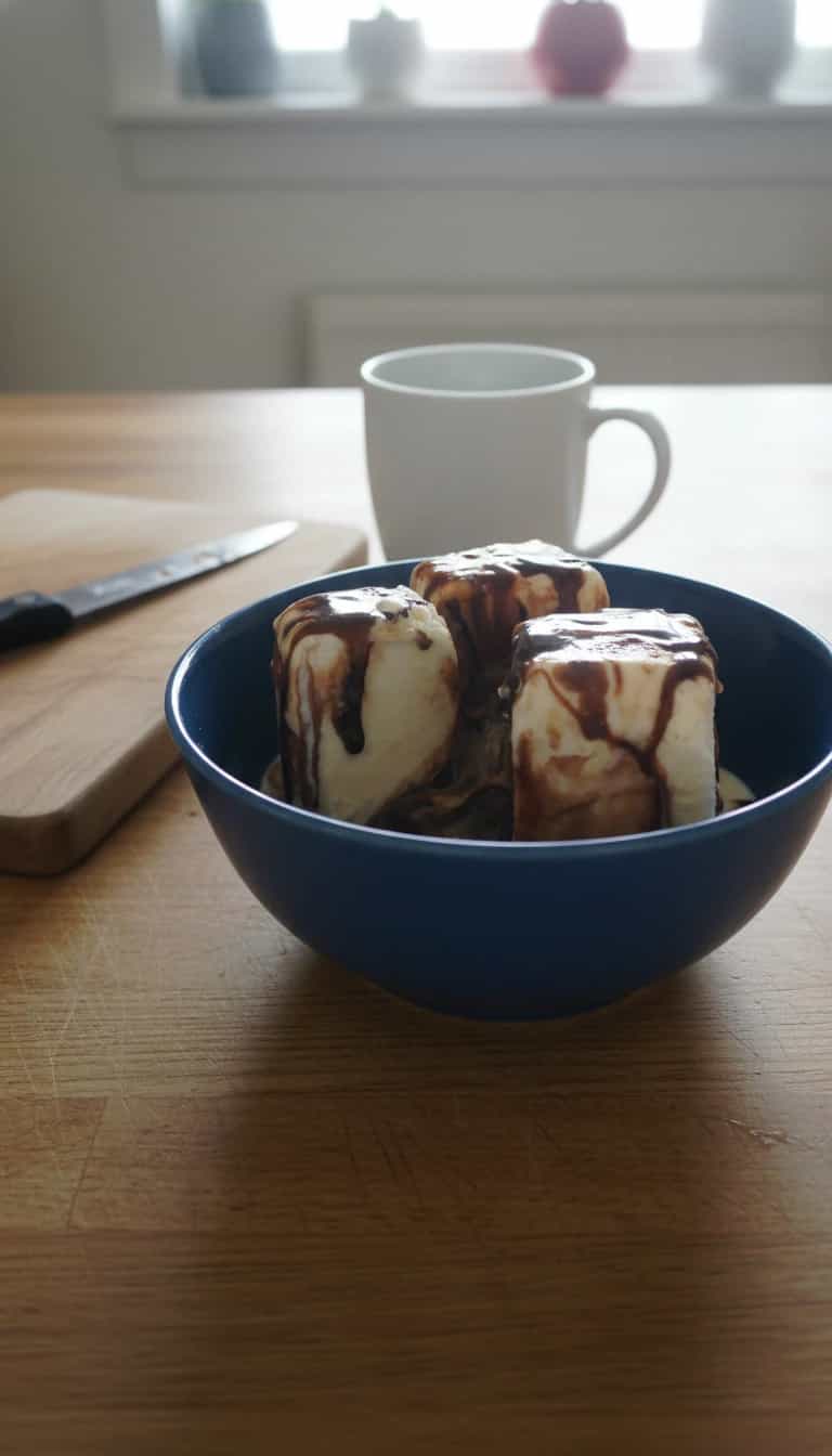 Foto deliciosa de Sorvete de Chocolate Cremoso pronta para servir - Doces Gelados & Sorvetes