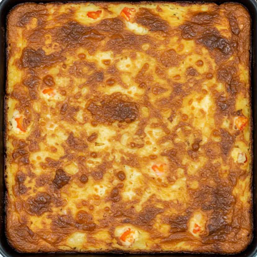 Foto deliciosa de Torta de frango com requeijão cremoso pronta para servir - Tortas Salgadas