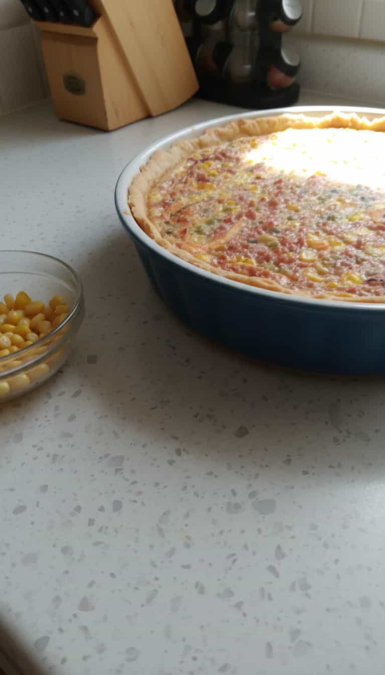 Foto deliciosa de Torta de Linguiça Toscana pronta para servir - Tortas Salgadas