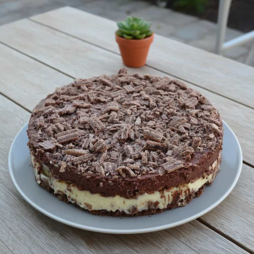 Foto deliciosa de Torta de Wafer com Mousse de Chocolate pronta para servir - Tortas & Tortinhas