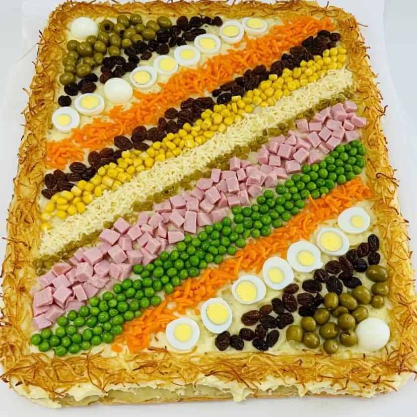 Foto deliciosa de Torta Salgada de Frango para Festa pronta para servir - Tortas Salgadas