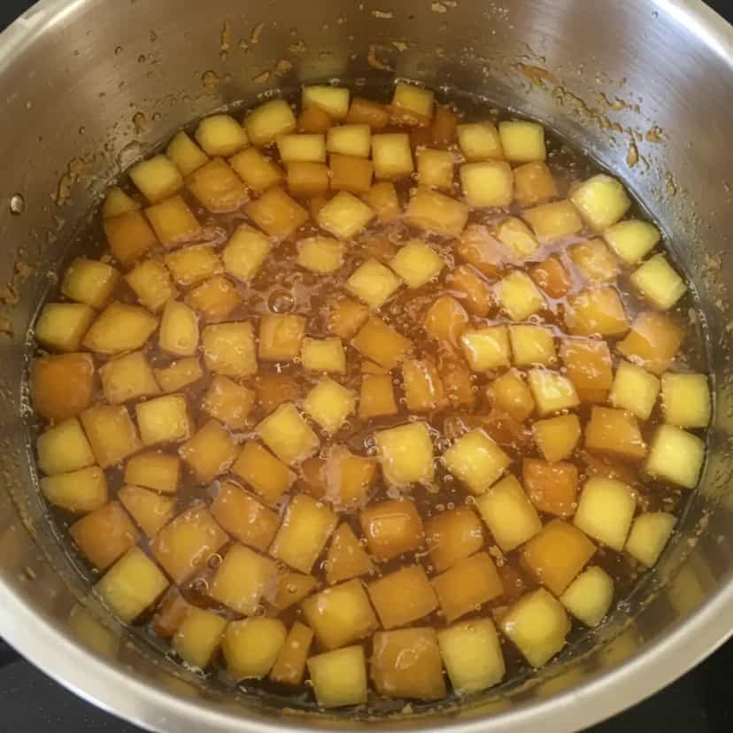 Foto deliciosa de Vinho quente com especiarias pronta para servir - Bebidas Quentes