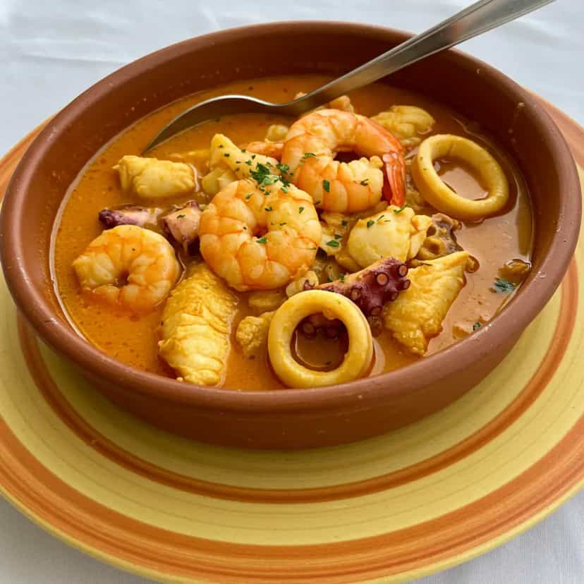 Foto deliciosa de Calda de Frutos do Mar com Farinha de Mandioca pronta para servir - Sopas & Caldos
