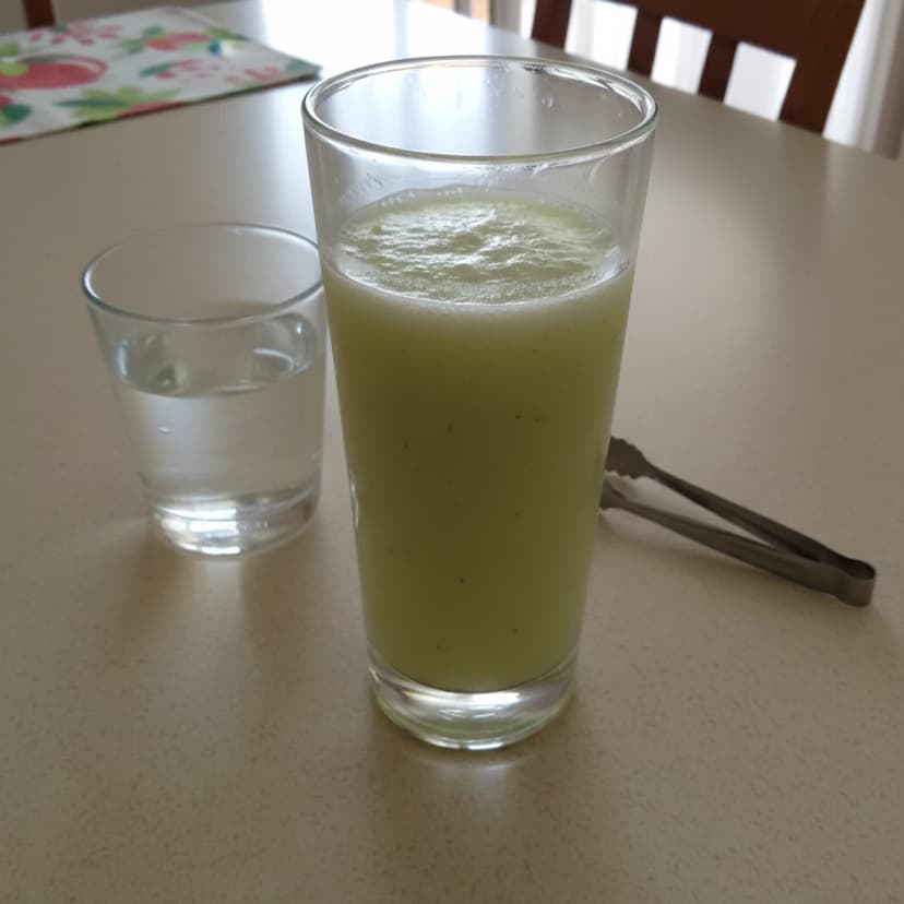 Suco Detox de Maçã, Abacaxi e Gengibre