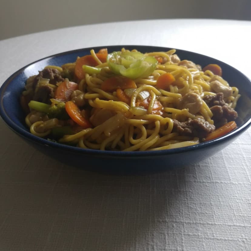Yakissoba de Frango e Carne